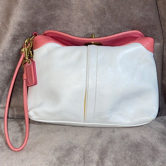 Coach cricket small wristlet - Picture 1 of 10